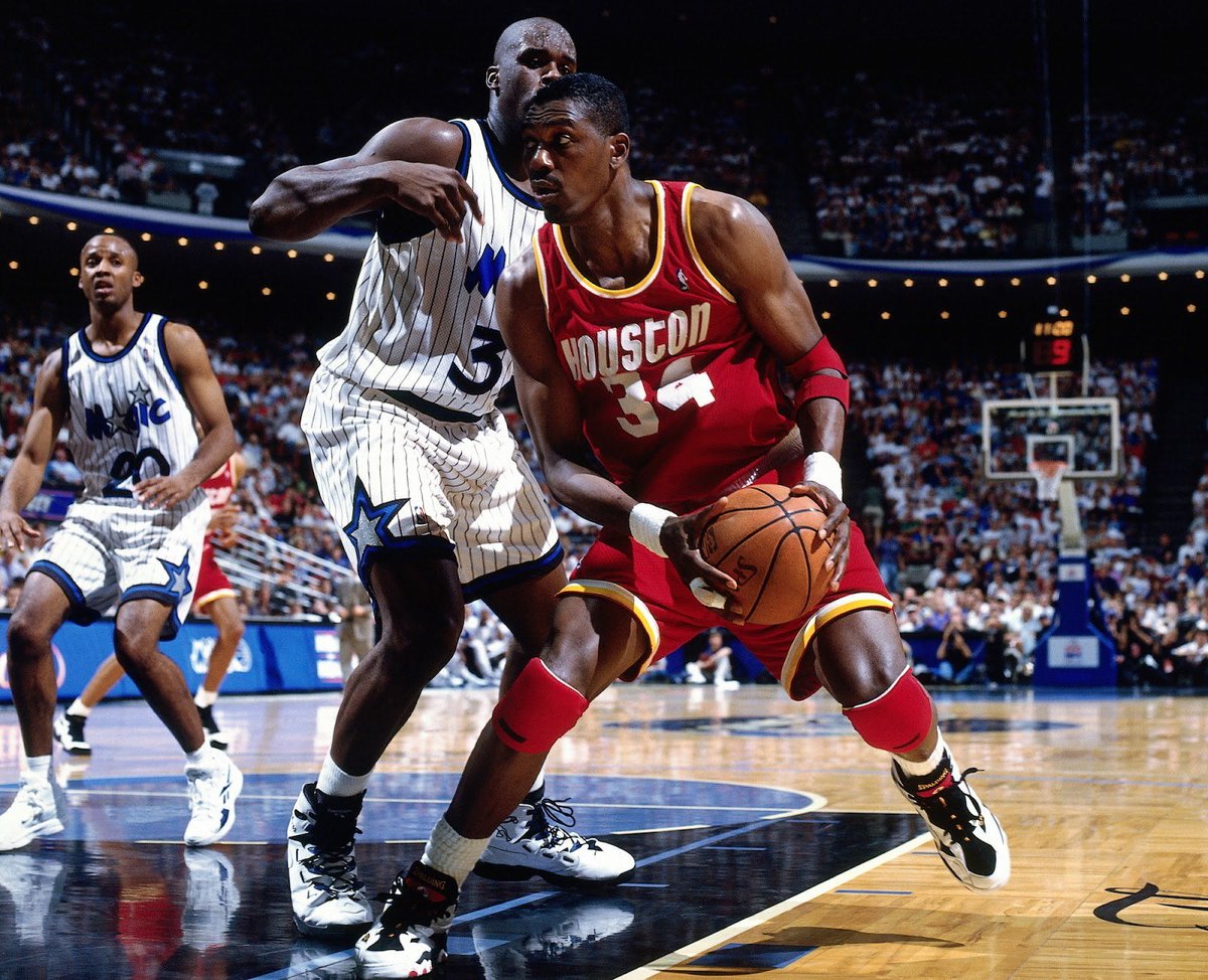 LifesFinal4's tweet photo. BEST All-Time Signature Basketball Move #MarchMadness Tourney 

Final Four:
MJ's Fadeaway
Hakeem's Dream Shake
Harden's Step Back
AI's Crossover

Champion: Allen Iverson's Crossover
Sorry @SHAQ but the Black Tornado was bounced in the Sweet 16

#MarchSadness https://t.co/eEgcCvlkqa