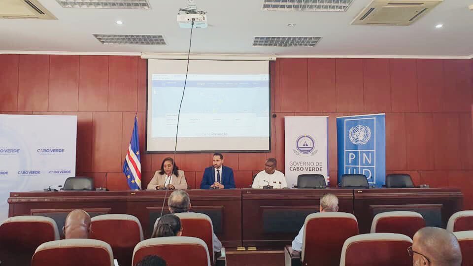 graca_patricia's tweet photo. So proud of @UNCaboVerde @UNDP #AccelaratorLab @CaboVerde_Gov and many #youth tech #privatesector 4 joining 🤲🏼in 2weeks to develop the #COVID2019 website &amp; 1st app that will allow 🇨🇻 to better inform, prevent &amp; track all cases. Putting technology at the ❤️ of this global fight!👏 https://t.co/QyFYw7qsR5