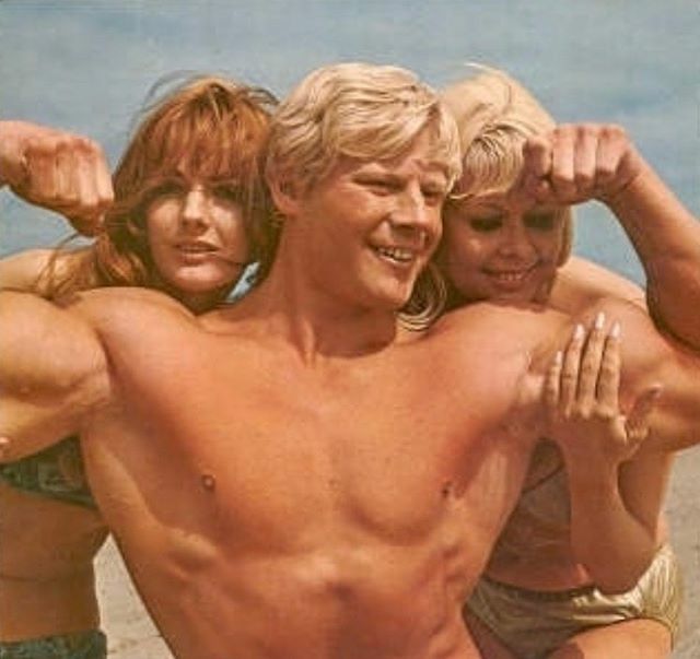 goldenerathlete's tweet photo. “The Blond Bomber” Venice, CA... #davedraper #theblondbomber #blondbomber workout #lift #muscle #goldenaesthetic #ladies #ladiesman #goldenerabodybuilding #health #legend #classicbodybuildermotivation #classicbodybuilding #goldsgym #goldsgymvenice #vinta… https://t.co/zmXZofbeGa https://t.co/5t1jIAxCgE