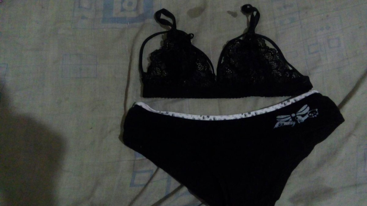 FernandaFotosex's tweet photo. Esta es casi todo mi ropa interior un poco más pero no apoyan 😭😭😭😭 https://t.co/U4ipzPjh52