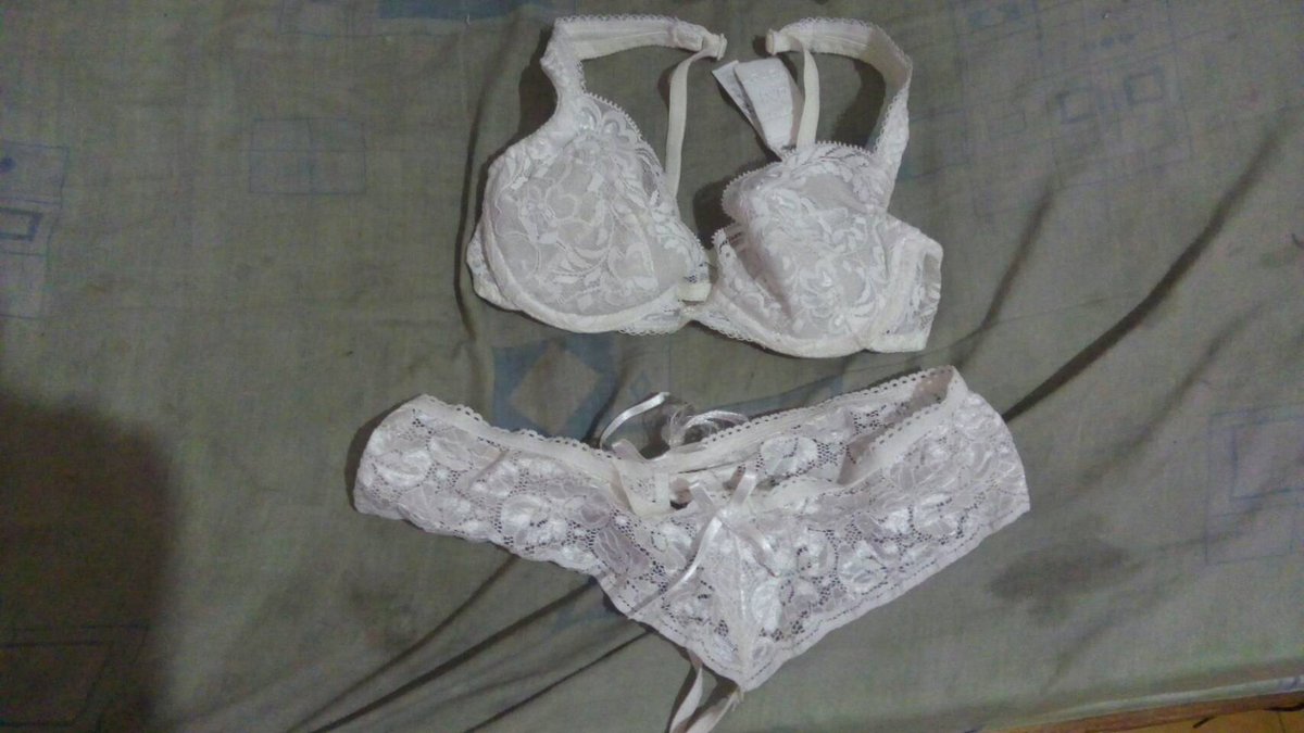FernandaFotosex's tweet photo. Esta es casi todo mi ropa interior un poco más pero no apoyan 😭😭😭😭 https://t.co/U4ipzPjh52