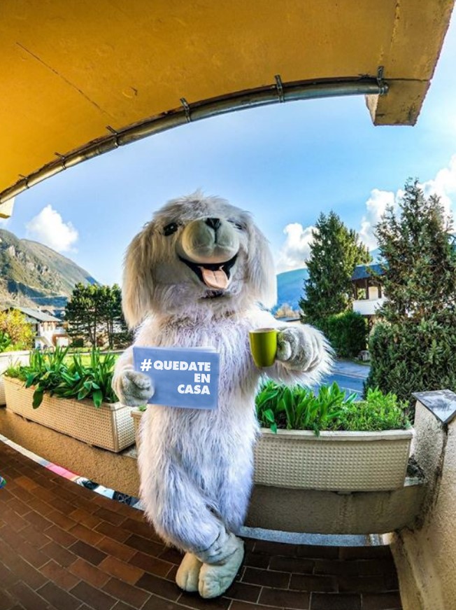Haz como Patou, la mascota de <a href="/SaintLaryAlti/">Station de ski de Saint-Lary - Altiservice⛷🏂</a> 
Quédate en casa, ¡juntos lo conseguiremos!.
Estos días vamos a compartir algunas imágenes de las estaciones #Altiservice para tomar un poco de altitud y darle un gusto a la vista.
#quedateencasa
Fotografía: Antho Zara