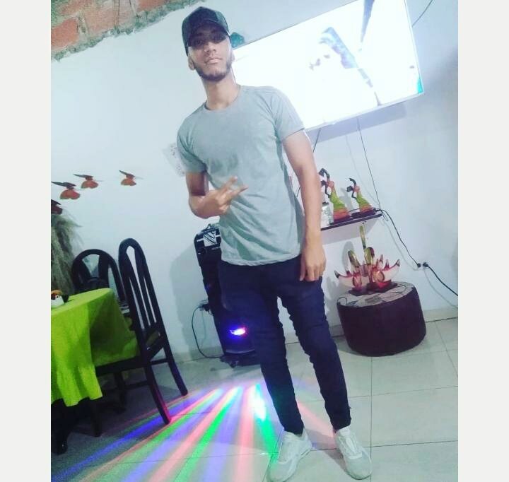 larsondaniel2's tweet photo. Buenas tardes https://t.co/QHCUkimcGZ