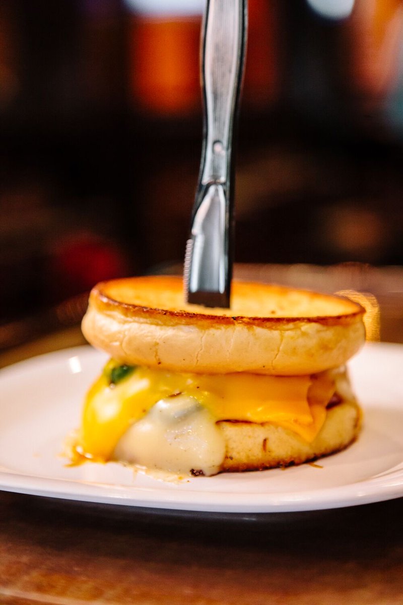 aProudestMonkey's tweet photo. Attention all people who have been trying to find the best grilled cheese in town look no further. I give you the GRILLED CHEESY. 🧀You're welcome. Call to place an order or get delivery.
#Monkeyeat #Monkeydrink #texasburgers #texastacos #BCSTX #BetterinBryan #craftcocktails https://t.co/CZ79Hzkkpj