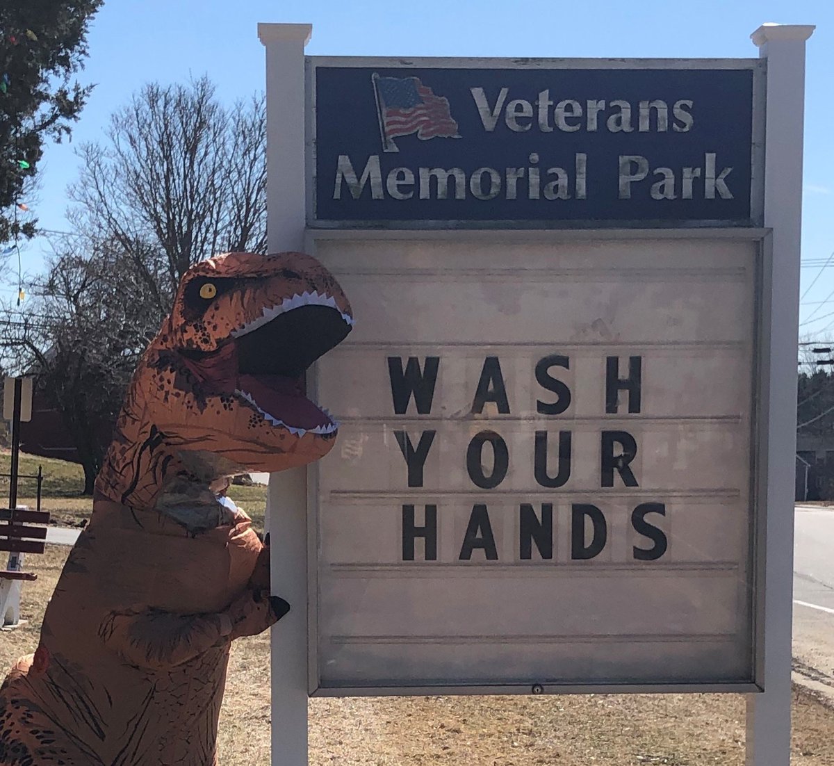 RCFY's tweet photo. Just a friendly reminder from #SafTRex and Northern New England Poison Center @NNEPC  😂👏🏻🦖#washyourhands https://t.co/nDAex9nBPs