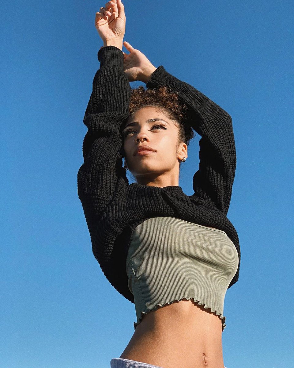 ✦  Vᥲmos ᥲ dᥲr
ᥙᥒᥲ vᥙᥱᥣtᥲ ᥲᥣ ᥴιᥱᥣo
ρᥲrᥲ vᥱr
ᥣo qᥙᥱ ᥱs ᥱtᥱrᥒo. ✦