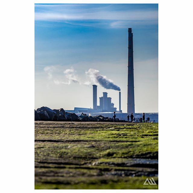 Through The Haze⁣
⁣.⁣
⁣⁣#downbythesea #coast ⁣⁣⁣#poolbegchimneys #newandold #newnormal #dublin #ireland #visitdublin #discoverdublin  #andrewwatchornphoto #lovedublin #lovindublin #dublinireland #insta #photography #photooftheday #irish #visitire… ift.tt/2UkDRzJ