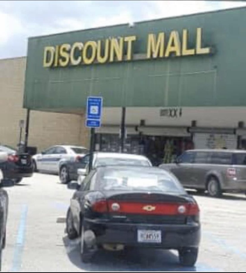 RealrichOcho's tweet photo. This The Only Place  in Atlanta history you Can Get A Tattoo ,Weed ,Buy some 🐱💦, Get Your Hair Done , Some Lemon Pepper Wings, Jordan’s , Gucci Purses , Some Pitbill Puppies , Speakers , A Ak47 , Stolen Car turned Legal , Gucci maneFIRST MIXTAPE , Chains ,Daycare Service 😂😂 https://t.co/2cnYauWvRV