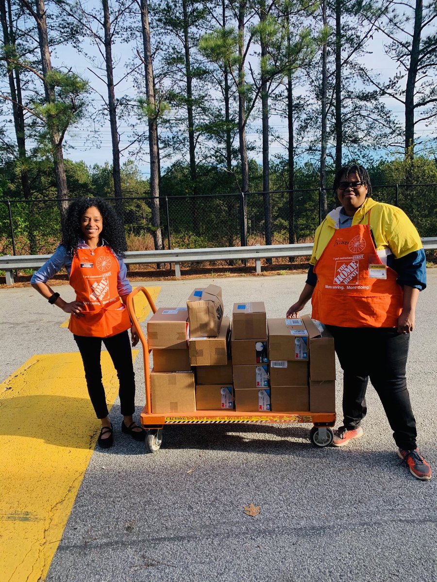 FayetteHd0127's tweet photo. Home Depot store #0127 giving back to their community in a positive way. In helping their local Fayette county fire fighters by donating mask and other key essential supplies to help conquer today’s pandemic. #takingcareofourpeople #givingback @Carell_R  @ASummers_HD https://t.co/yR1dZypmpB