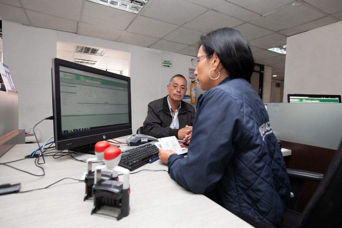 MigracionCol's tweet photo. Considerando que nacionales y extranjeros no podrían adelantar sus trámites ante @MigracionCol de acuerdo a lo estipulado por ley, como consecuencia de la emergencia sanitaria, hemos realizado unos cambios en la vigencia de nuestros trámites.
👇🏼
https://t.co/rBGutAsBNj https://t.co/jCCc6N4340