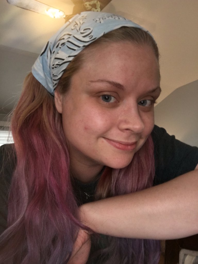 ErinRumpler's tweet photo. Staying home and doing my part to #FlattenTheCurve (And looking really fantastic lol 😜) #MillennialCheckIn https://t.co/fF7PcbWXzw