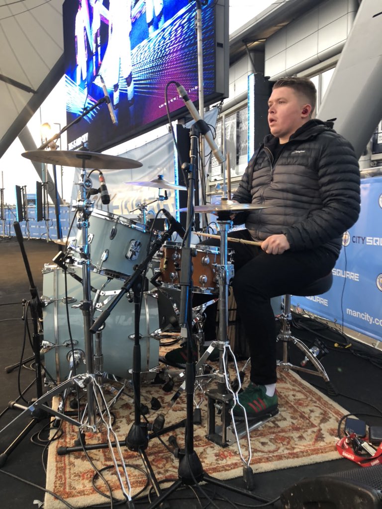 dannydisco's tweet photo. @liamgallagher Best performer @ManCity all season! @nhs ambulance driver and drummer in @HAiGband Joe Mooney. @britishdrumco || New single dedicated to #NHS is out now @SpotifyUK > https://t.co/geBIX2uHH9 https://t.co/5do532KDYQ