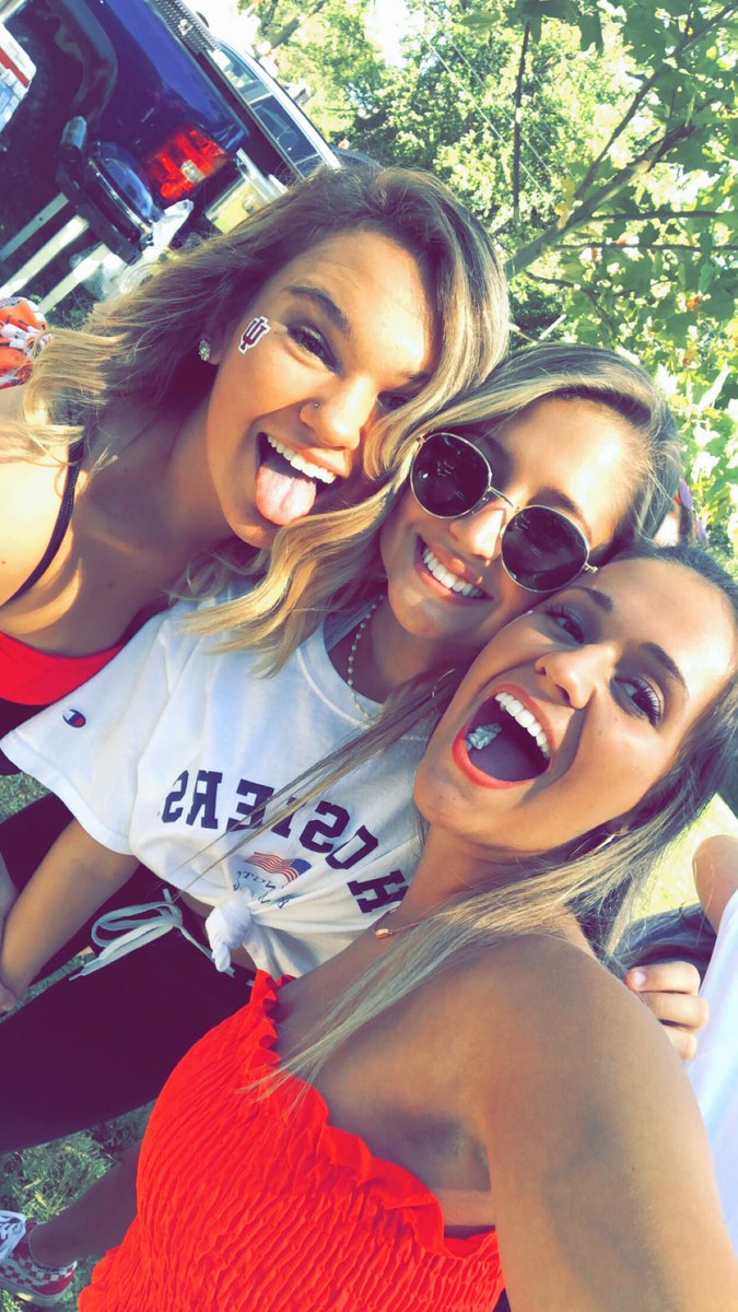 mmooooore's tweet photo. Happy birthday @jennab034 hope your day is perfect (even tho we’re in quarantine) love youu💓💓 https://t.co/5tRHe2IBXS