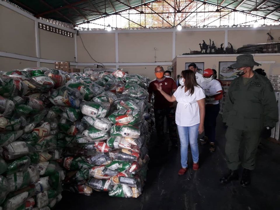 AlcSanFernando's tweet photo. En medio de la cuarentena social y colectiva tal como nos ha instruido el Presidente @NicolasMaduro y el Gobernador @RCarrizalezPSUV esta semana serán favorecidas un total de 11.547 familias de nuestro Municipio con distribución de alimentos a través de los CLAP.
#QuedateEnCasa https://t.co/Q0y78nyOvm