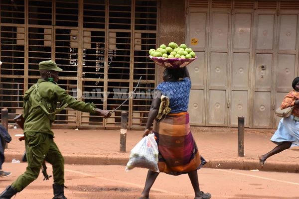 Ugandan security forces beat vendors in Kampala today as they sought to enforce President Museveni's  #COVID19 prevention measures, which included suspending public transport and non-food markets.  #COVID19UG https://www.monitor.co.ug/News/National/Photos-that-will-compel-you-cancel-your-journey-Kampala/688334-5505362-g3u0ib/index.html via  @DailyMonitor