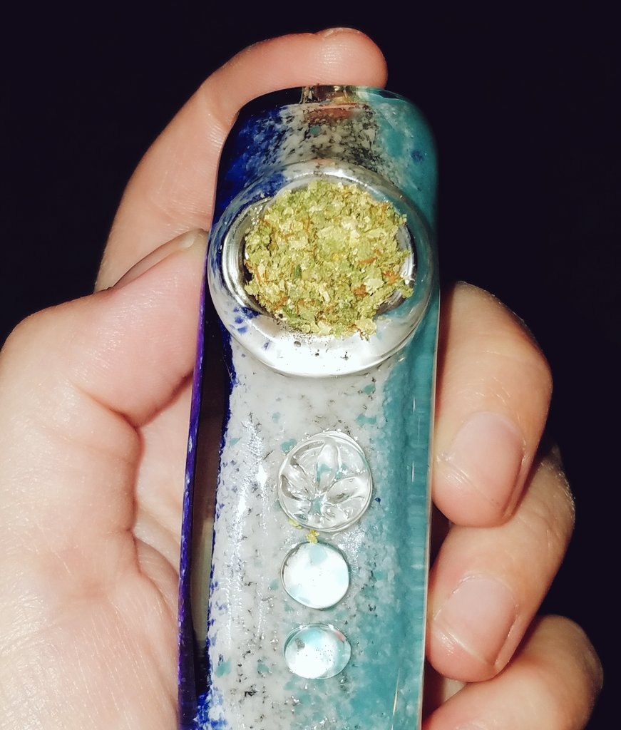 LongHaired_One's tweet photo. #SmokeSesh #420Life #THC #SmokinJs #QuarantineLife 
#SquarePipe #ShotgunCarb 
#IAmCannabis #HighSociety #AddictedToGlass #GlassLife
👽☁️ https://t.co/TJPCu93E8v