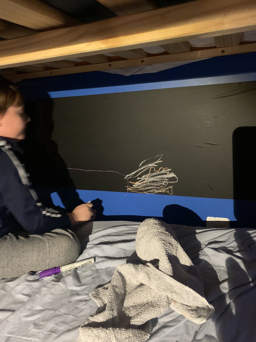 AmandaB85195858's tweet photo. @ALG_LCPS @MrsThomasAlg  
#chalkboardbymybed 

Colin drawing himself next to his bed! https://t.co/hYZCYfU885