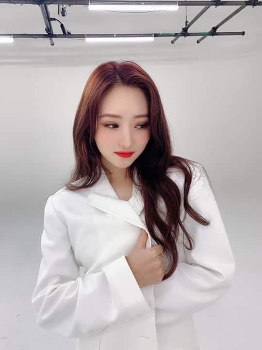 SuA - Aphrodite- ceo of beautiful and sexy - aesthetic: birbs- "ok but people covered in their enemies' blood are so hot omg"- "uh baby sexy baby my name is aphrrrrrodite"