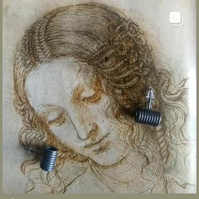 These also look great on real people 😊
#curlywurly #jedeco #jewellerydesigners #london #oxotower #jewelleryaddict #contemporaryjewellery #fashionista #britishbrand #ukmade #wearethemakers #jewelryforsale #londonjewellers ift.tt/3angStC