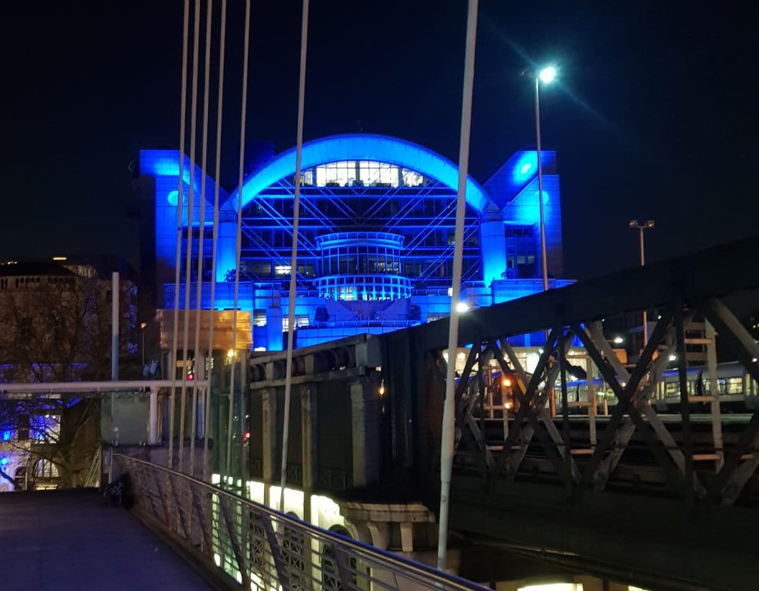PwC_UK's tweet photo. Tonight our Embankment Place office in London was lit up to show all of our support and appreciation for #NHSclap https://t.co/SA6786bW4g
