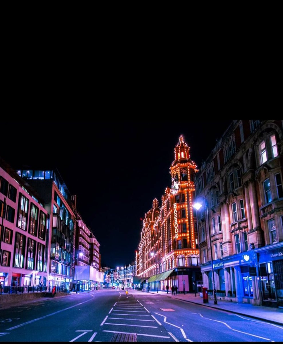 azouzSyria's tweet photo. Business are closed and the streets are empty. 
#StayHomeSaveLives #London #UKlockdown https://t.co/EGHerp3qn4