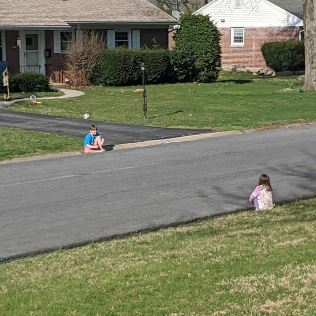 veraviolet's tweet photo. When your best friend lives across the street in a pandemic. https://t.co/wQscUtEHMM https://t.co/kWHzvEJ7mN