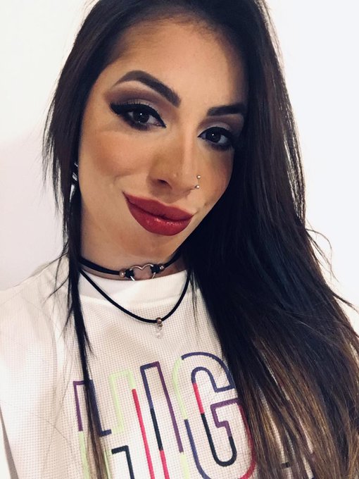 Oii, meus amores!!! 🥰 Estou adorando esse batom vermelho.💄😍 O que vocês acharam dele?! 💋  Segue no insta:<a href="/tag/models"class="tags"><span>&#35;models</span></a><a href="/tag/sexy"class="tags"><span>&#35;sexy</span></a><a href="/tag/sex"class="tags"><span>&#35;sex</span></a><a href="/tag/kiss"class="tags"><span>&#35;kiss</span></a><a href="/tag/amigas"class="tags"><span>&#35;amigas</span></a><a href="/tag/novinhas"class="tags"><span>&#35;novinhas</span></a><a href="/tag/sextou"class="tags"><span>&#35;sextou</span></a>