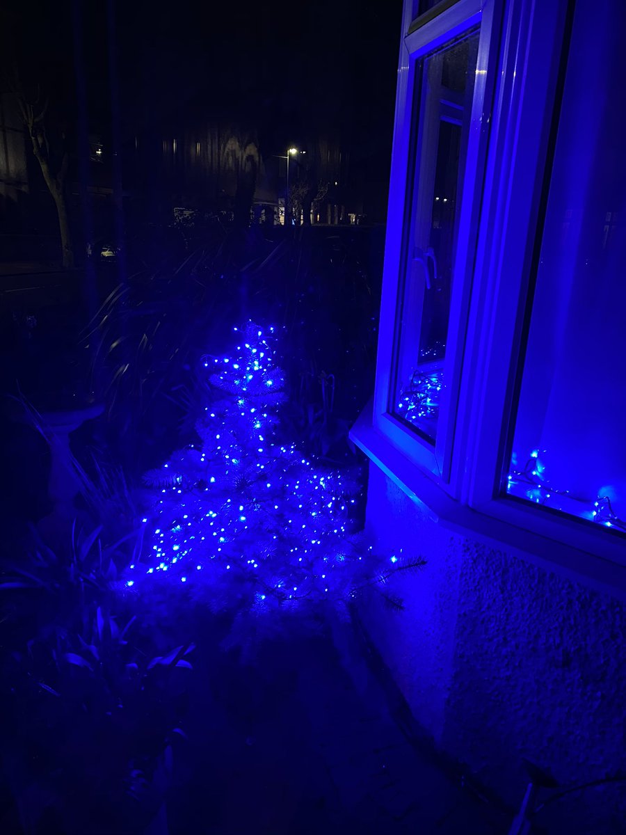mcbecky65's tweet photo. #clapforourcarers #clapforNHS #whitleybay  impressive response and well deserved - let’s get the blue lights out too to show our ongoing appreciation xx #StayHomeSaveLives #COVID2019 #NHS https://t.co/bvwY1O8vST