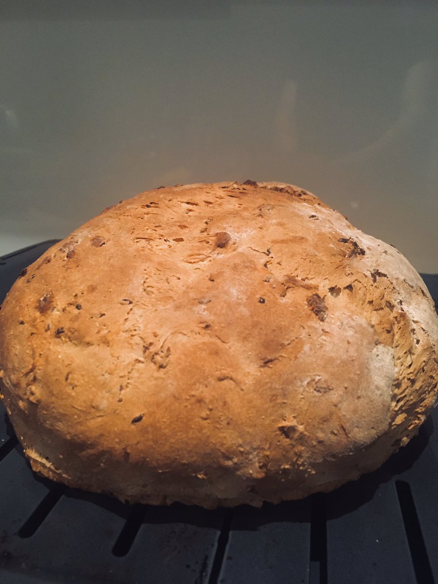 CarovanStudios's tweet image. Global #BreadChat is the new black.