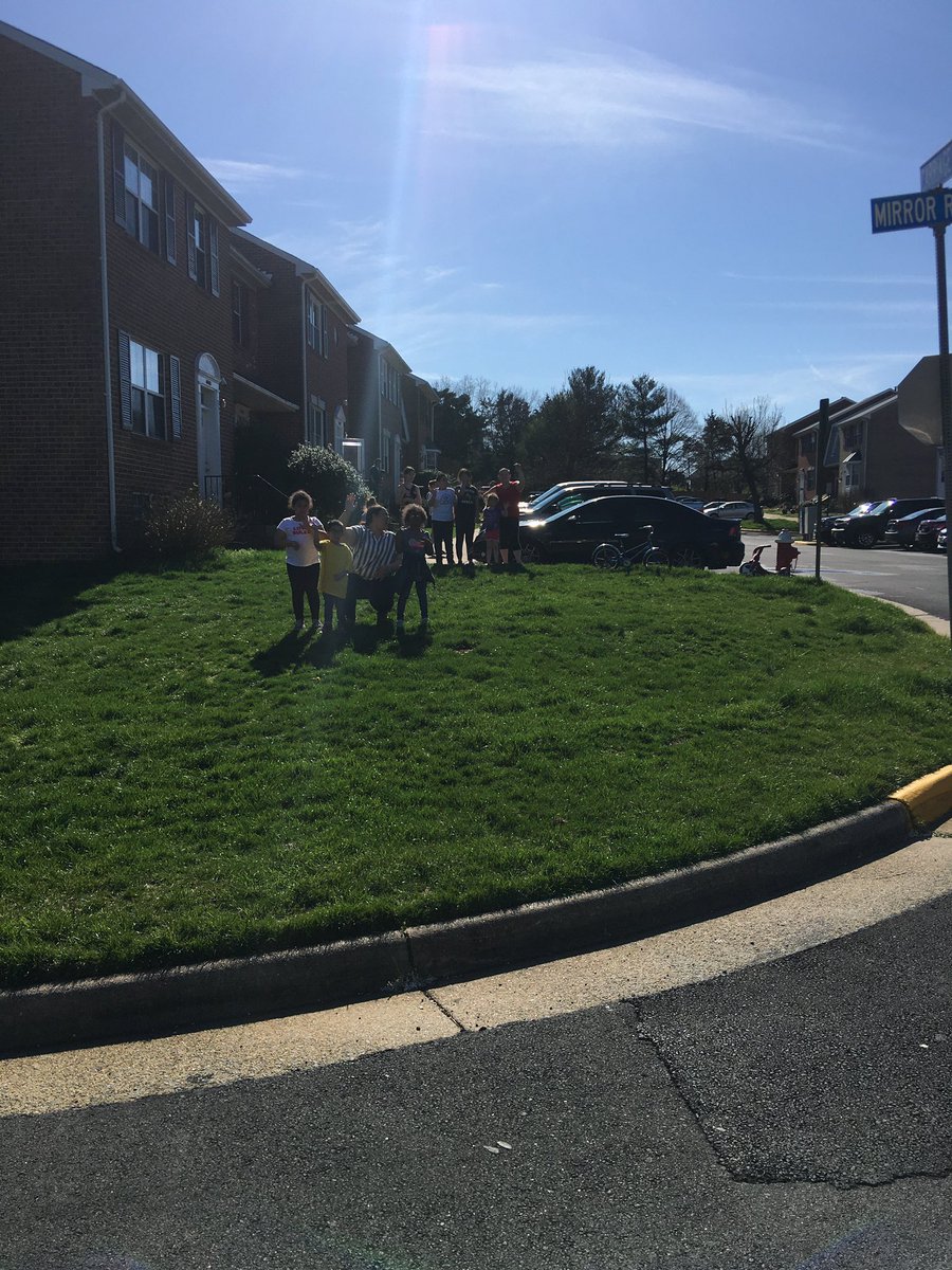 SugarlandES's tweet photo. The Sugarland Teacher Caravan went through the community today! @gailbrady508 @Dr_Mihalik https://t.co/j65byfXRWx