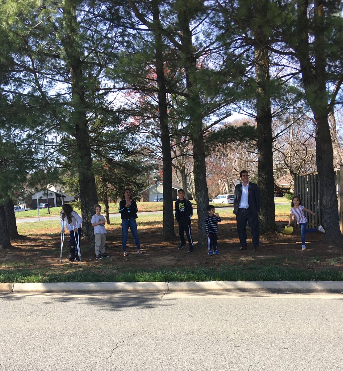 SugarlandES's tweet photo. The Sugarland Teacher Caravan went through the community today! @gailbrady508 @Dr_Mihalik https://t.co/j65byfXRWx