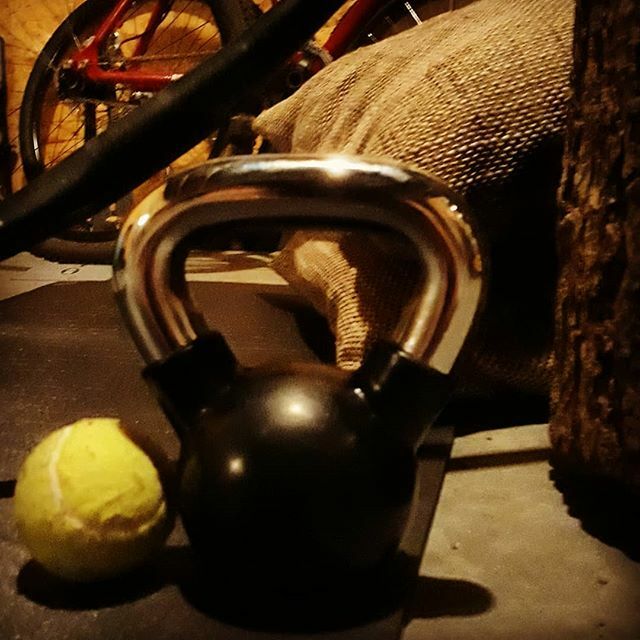 #blijfsporten, ook binnen ...
#trainingstip #2 - werk aan je kracht,coördinatie en stabiliteit 🏋️‍♂️ #EndlessRiding #mountainbiking #sportersbelevenmeer #sportinheusdenzolder #vanhtotz #blijvengaan ift.tt/2R3FaRV