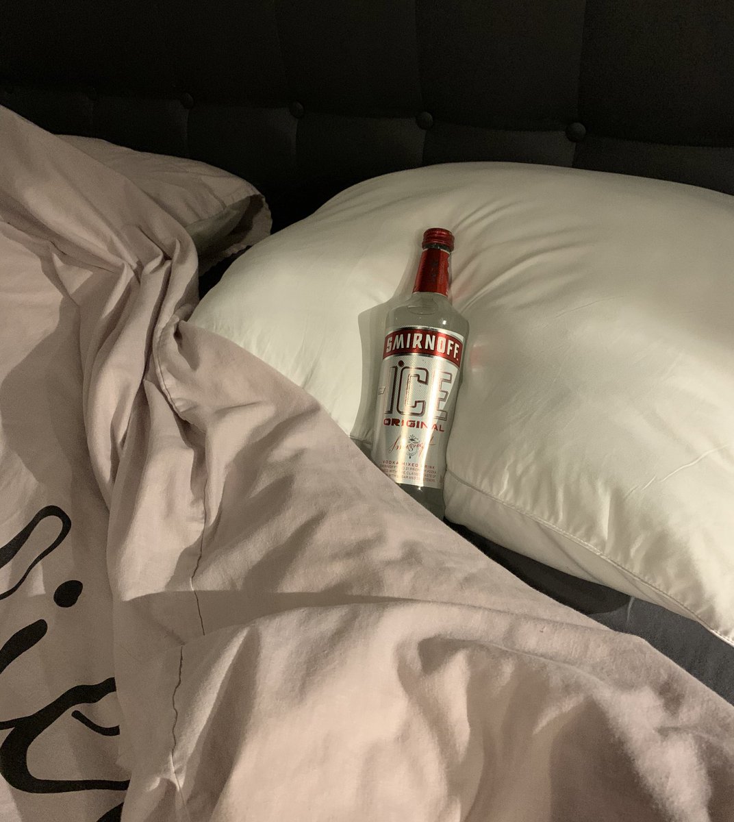 stEPH_u_'s tweet photo. Quarantine Day 15: 
I just iced myself https://t.co/4FH8QhHUOe