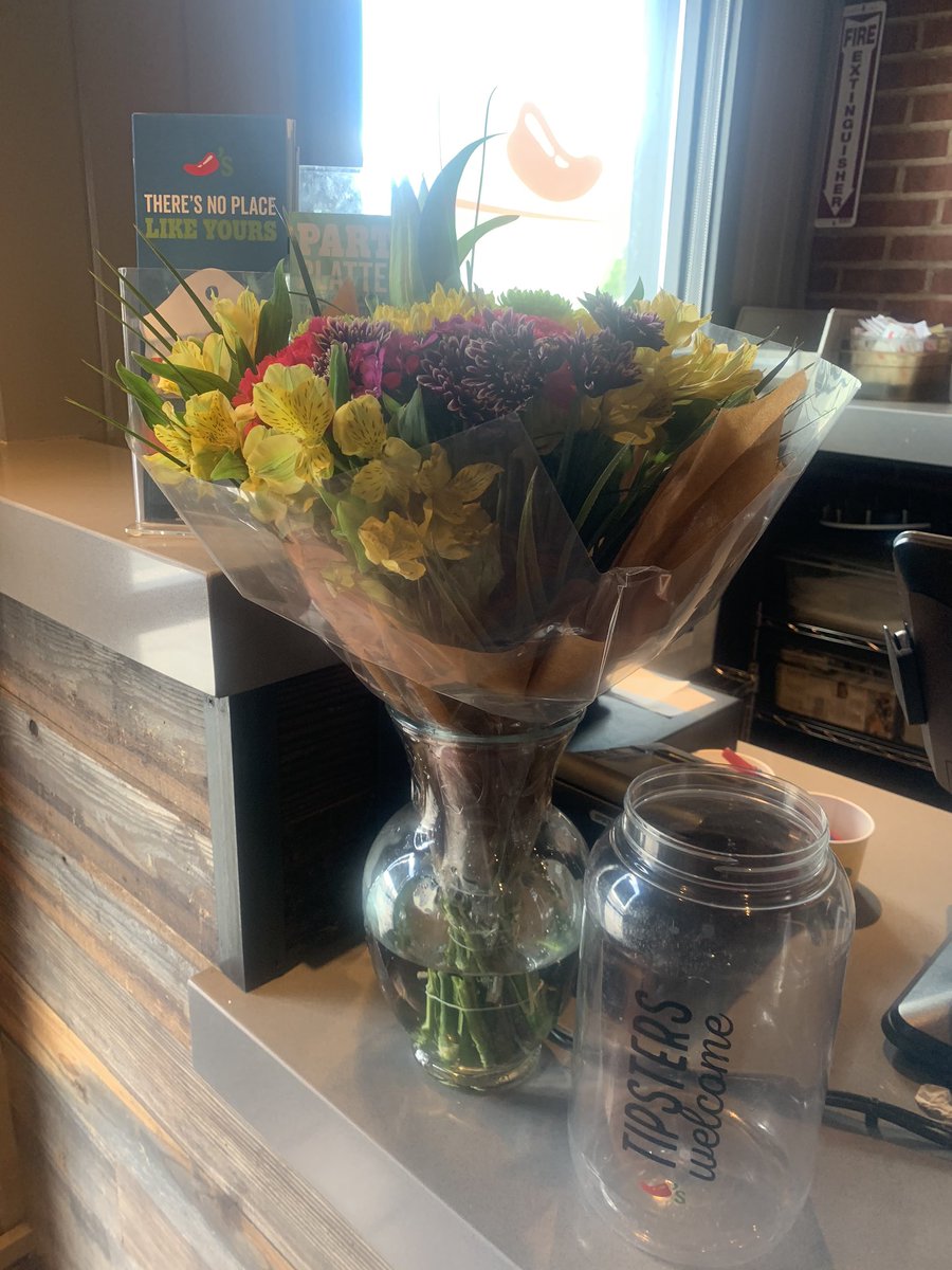 CCathes3's tweet photo. Guest making us feel special in Moval...Never forget #chilislove goes 2 ways @marcosalatorre @JBarraza6 https://t.co/jKGRpVU0Aa