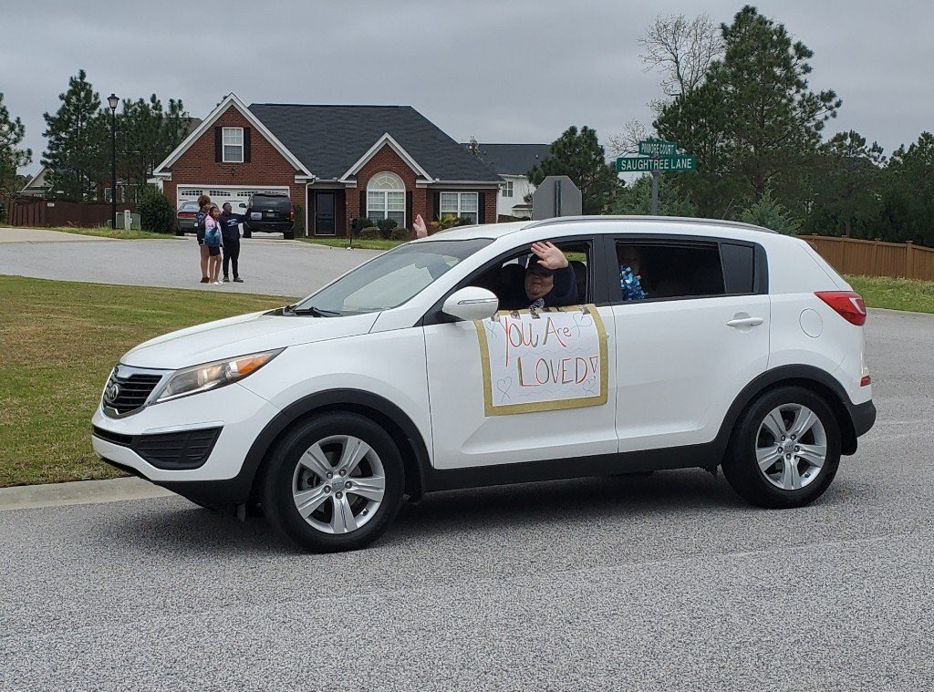 amanda5499's tweet image. Nothing better than seeing my DME friends, precious kiddos and their families!  Tons of waves, social distancing hugs, and a few happy, but sad tears.    I miss my kiddos!!!
#waveparade
#dmerocks