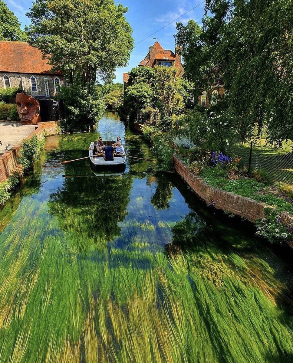 The River Stour is a river in East Anglia, England. It is 47 miles long and forms most of the county boundary between Suffolk to the north, and Essex to the south

🔸 @daring_lines 🔸

#RiverStour #Altido #StayAltido #ALifeThatIDreamOf #EuropeanHoliday #BookDirect #VacationRental