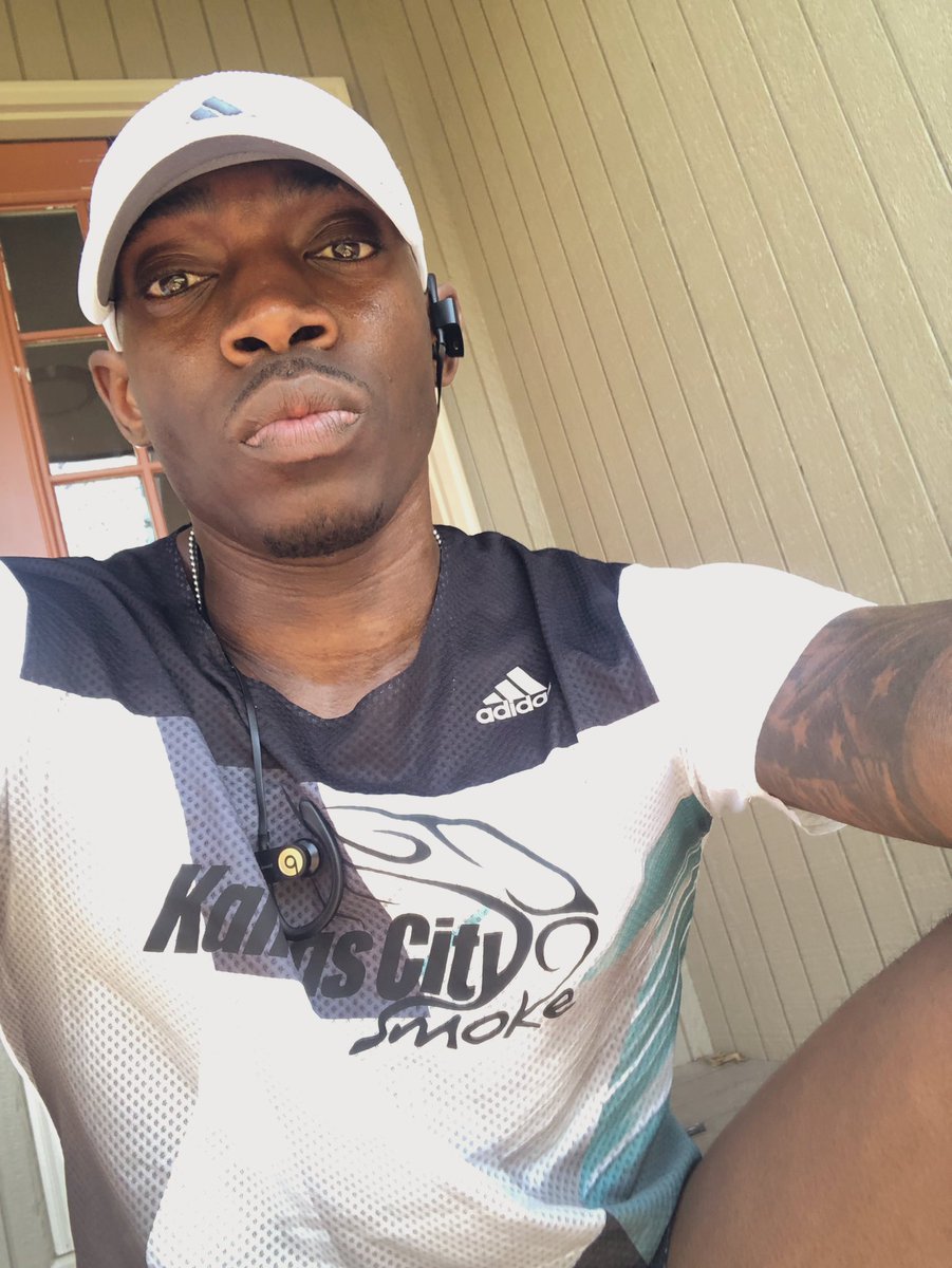 LivTwoRun's tweet photo. No matter the circumstance, you still have a choice. My season is all year around....365. Keep pushing and keep grinding. #USATF #kcsmoke @USAMastersTrack @KansasCitySmoke #adlife #Mr400m https://t.co/3Mun3de6jw