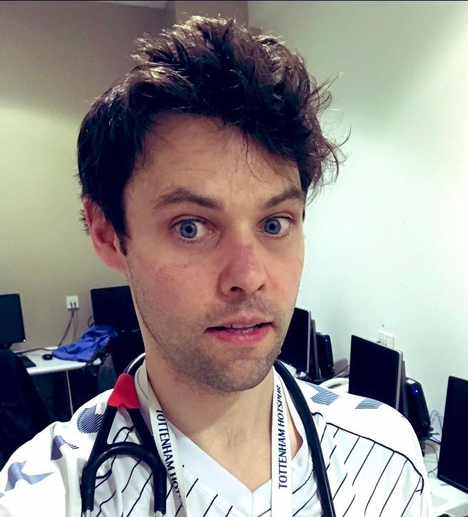 Yesterday we saw Dungannon man Dominic Cavlan starting his shift as a consultant in St Barts Hospital,London. Tonight he is finishing his shift in the Coronavirus ward,looking much more tired.A real hero 👏👏
Please retweet this picture of how bravely he is representing us all 💪