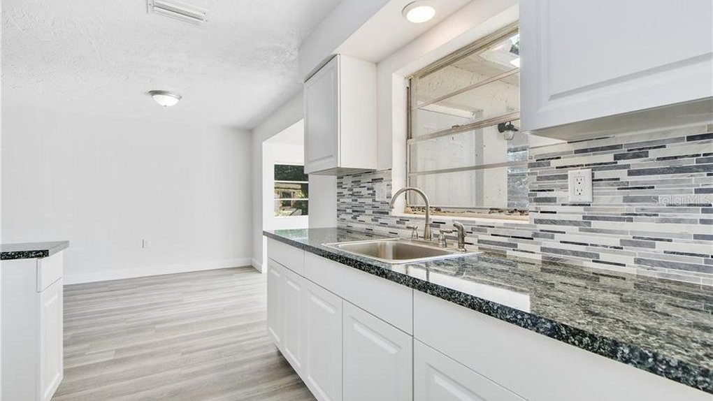 CEOTONiMATEO's tweet photo. Quick Peak, Inside! Built 1975. Now Renovated &amp; Home Sold in Beverly Hills, FL. Real Estate &amp; Financial Client: Age 75 now Debt Free &amp; Living Up Golden Years! Source: https://t.co/FiIzLZsb4n <<< https://t.co/mWDeNtAv8Z https://t.co/438x7ACrFm