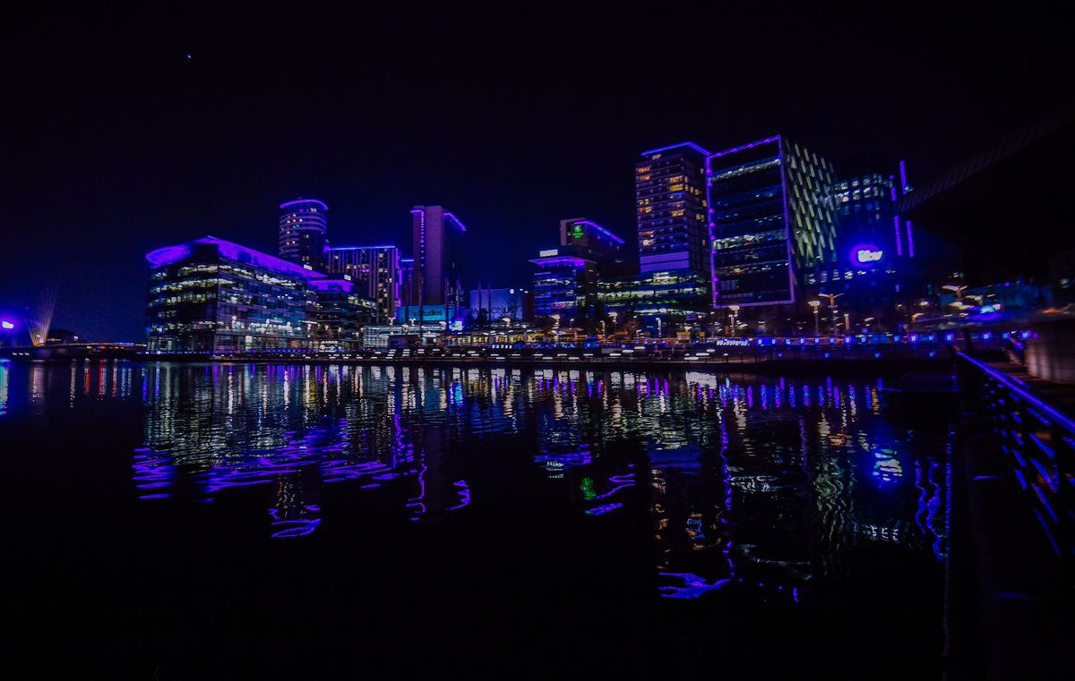 A stunning image of Manchester turning blue tonight to support our NHS caught by <a href="/vincent_cole/">Vincent Cole Hacker</a> #ClapForTheNHS #ThankYouNHS