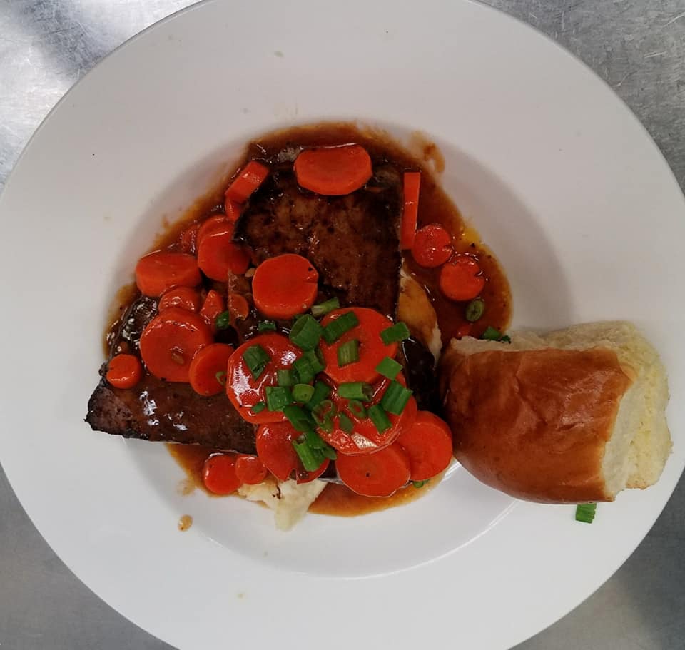 MyMountainTown's tweet photo. Tonight's Takeout Special from @BrooksPlaceTav: Bison Meatloaf! House made served w/rustic mashed potatoes & topped w/sauteed carrots/mushroom demi-glaze. $15.99 Or get a family Baked Ziti meal: https://t.co/5X00GNFxRH Growlers & wine now available for purchase! #285dining https://t.co/xrK7KOuvJ1