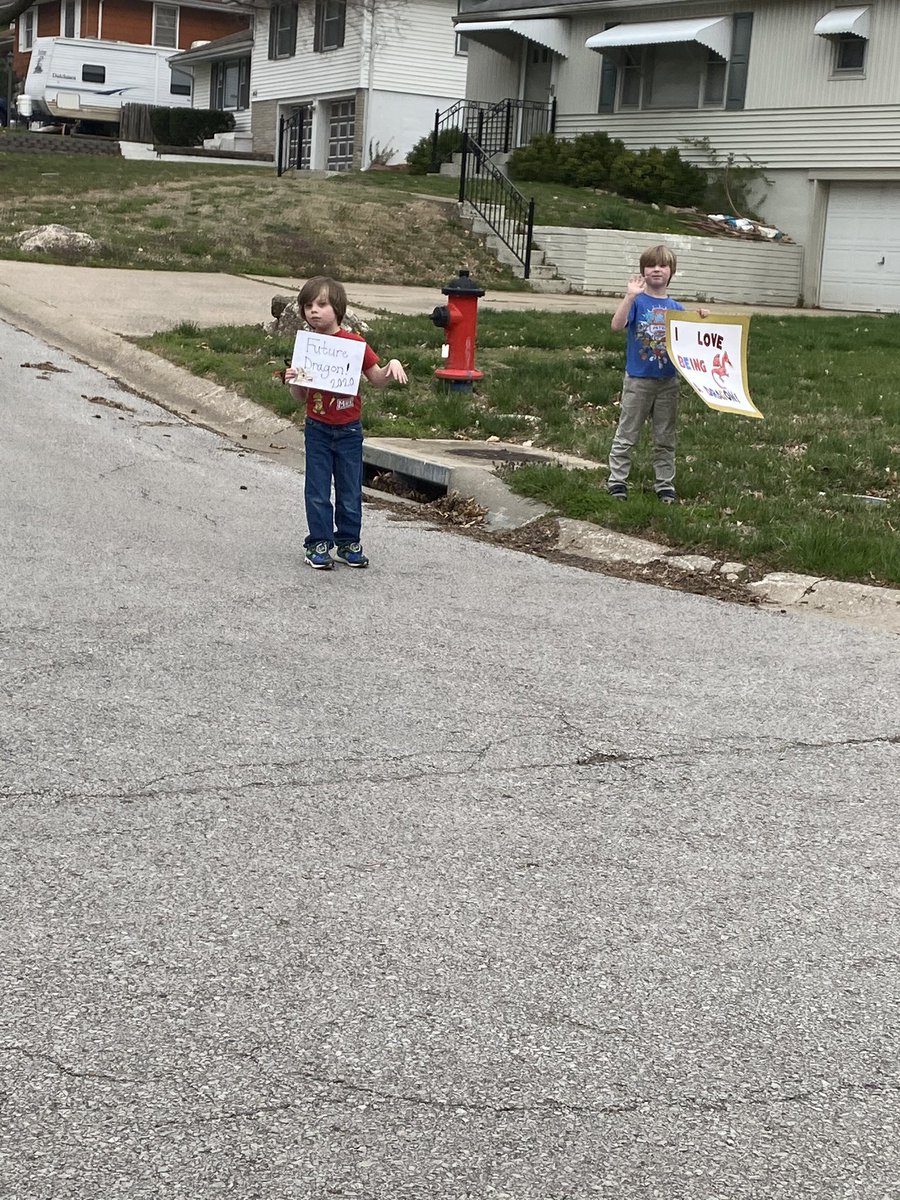 mel_hottelman's tweet photo. It’s a #paradeofdragons!! What a wonderful experience seeing smiling, familiar faces during our parade! I absolutely loved it! #learningwithdragons @ChouteauSchool @NKCSchools https://t.co/tRyBaz5nIi