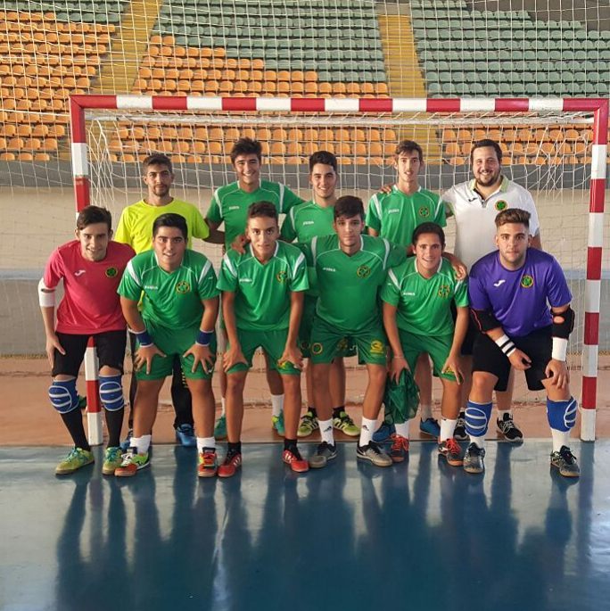 noonoo_8's tweet photo. @FSSUEMINENCIA son tantisimos momentos buenos personalmente en 5 años que un video se quedaría corto, te dejo unas fotitos por aqui.
Esta primera foto fue mi primer año en el club.
La segunda fue en un amistoso preparando el primer año del club como federado en juvenil. https://t.co/HESvXKJbfz