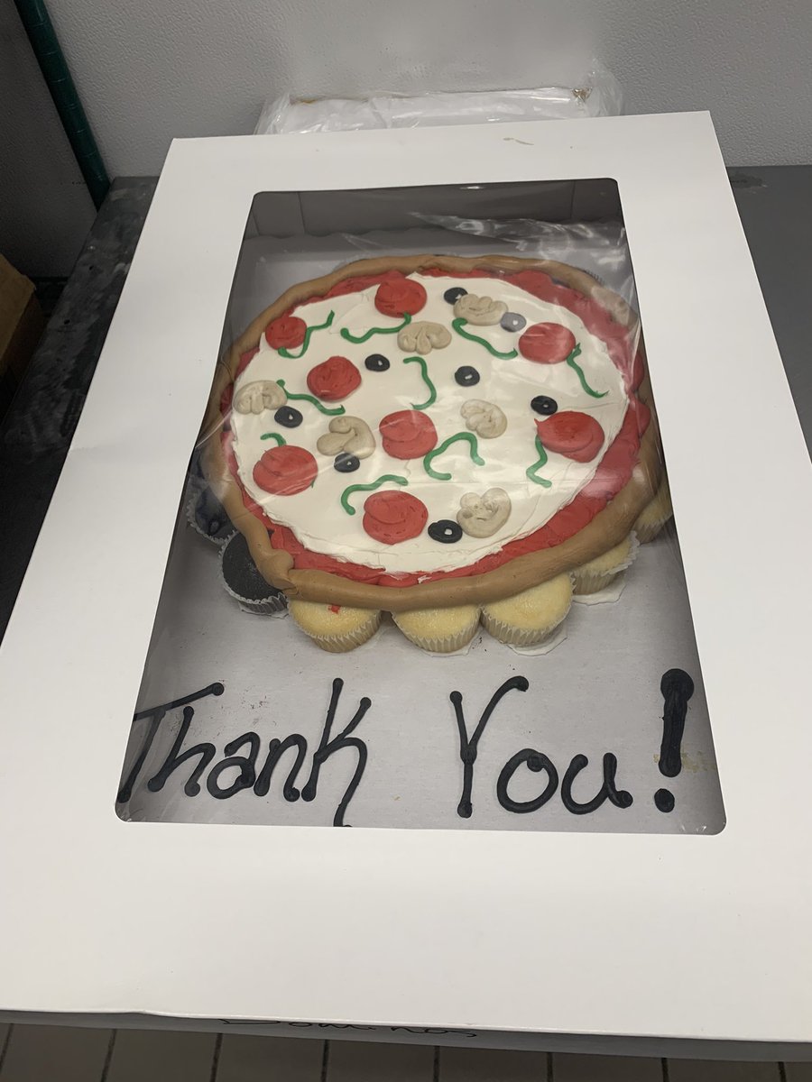 SammyMiller14's tweet photo. I called all of the grocery stores in town and offered free pizza to all of their employees for all of their hard week these past few weeks and Walmart returned the favor 😭❤️ https://t.co/IlajEyI4pP