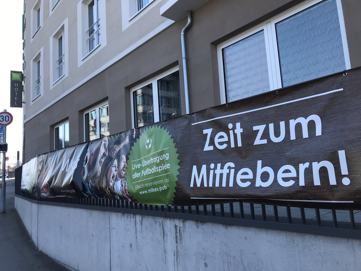bertB0's tweet photo. Leute! Das hing grad noch am ibis Hotel in Tübingen. Kommt alle! #Mitfiebern! Alle Fußballspiele. #StayAtHome #CoronaParty https://t.co/doQwyZS5PQ
