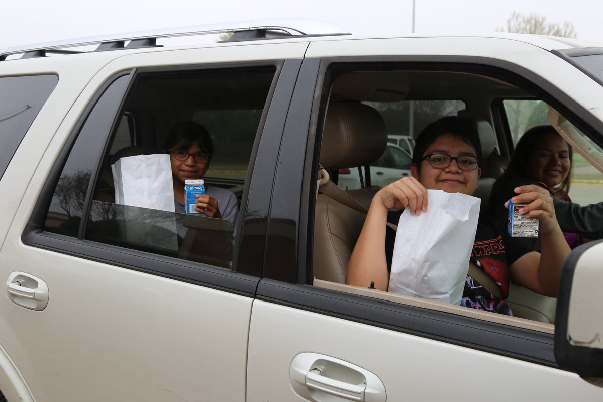 gisdnews's tweet photo. Reminder - Curbside meal pickup will continue while we are under the Shelter-in-Place order. @SHS_Mustangs began serving curbside meals this week. See serving times and all locations: https://t.co/I9BhEdvAxL https://t.co/EOzGROWpkW