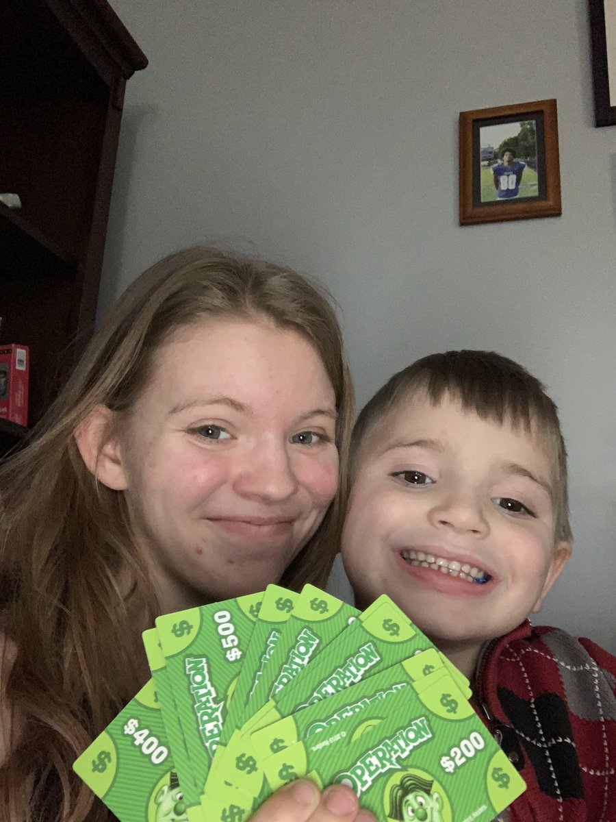 WrenAlmarie's tweet photo. Playing board games today!#VHSPlaysGames https://t.co/uiR83BLpUq
