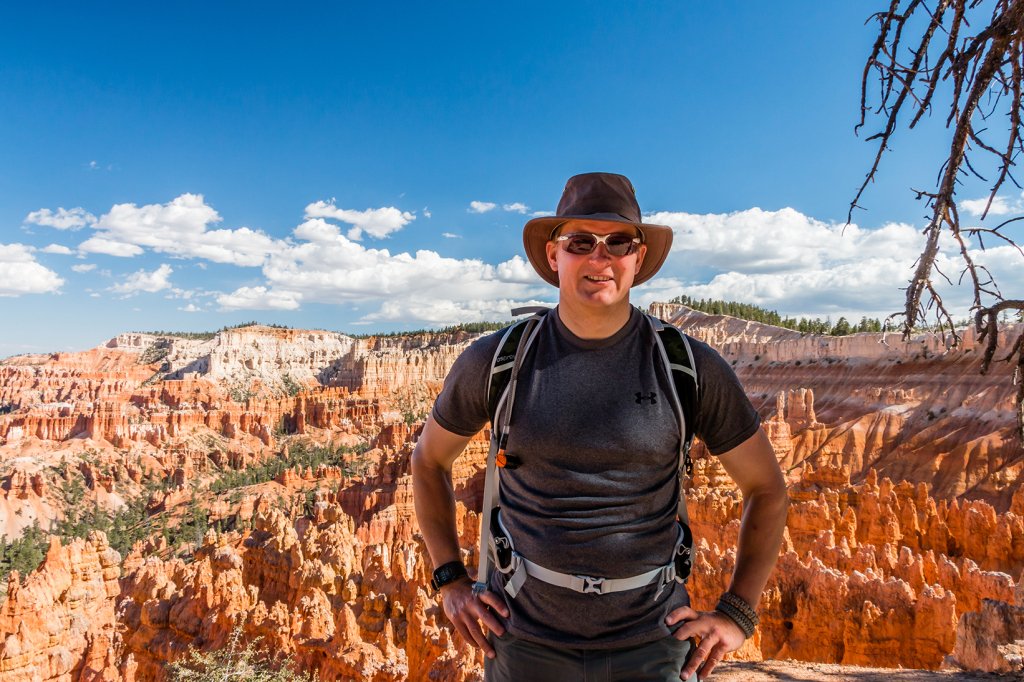 snapmammas's tweet photo. [92/100 Strangers]: Steve. It was quick meeting at Bryce Canyon while enjoying the view. #100Strangers #BCNP #portrait #Utah #hoodoos #outdoorphotography https://t.co/V9cyYDjoED https://t.co/Ndq65WAXVz