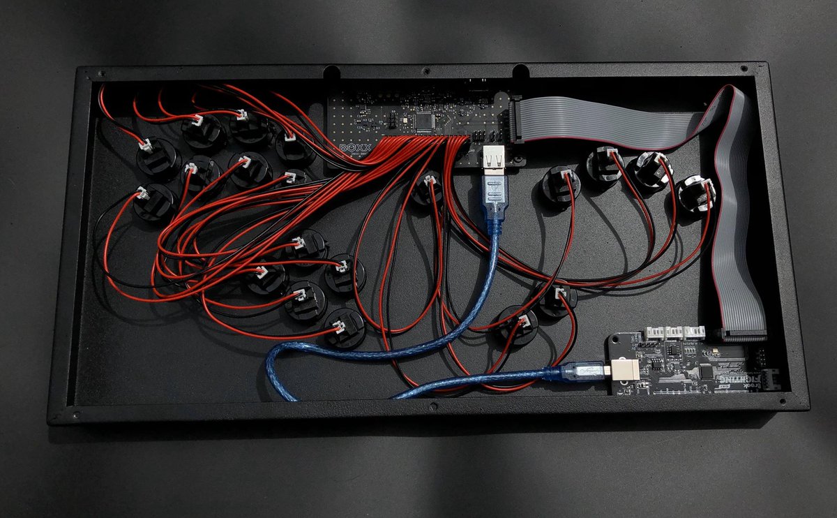 ssbmhax's tweet photo. b0xx revision 2 coming soon to a https://t.co/wCYnF540om near you

featuring:
-2 additional buttons for improved lightshielding in melee
-usb-c to n64 compatibility
-xbox one and ps4 compatibility via brooks board (sold separately)
-jst sanwa buttons for easier cable maintenance https://t.co/Sx4E6CBkUy