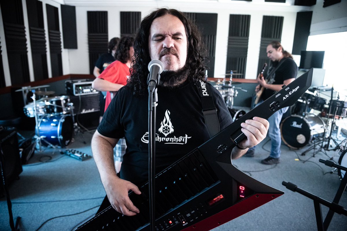 FahrenheitPara's tweet photo. Practicing and getting ready for more action! The metal never stops! 🤘
@Khriztiandtoro @carlos_mfb
#Fahrenheit #FahrenheitParadox #PowerProgressiveMetal #HomeQuarantine #SatyHomeStaySafe #MetalMexicano #PowerMetal https://t.co/8HiENwX9DI